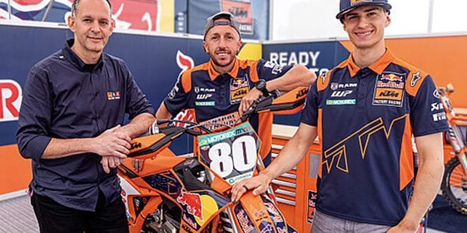 Adamo prolunga il suo contratto con Red Bull KTM Factory Racing, rimanendo fedele ai colori del team per altri due anni. 1 adamo rimane con i colori red bull ktm factory racing estendento il suo contratto per altri due anni