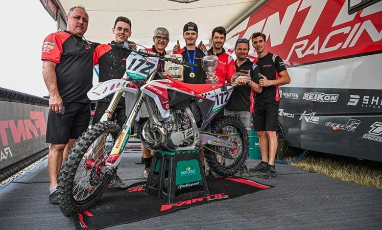 Fantastica performance di Fantic con Cas Valk che domina il weekend a Loket e conquista il titolo EMX2T 1 FANTIC STREPITOSA CON CAS VALK CHE DOMINA IL WEEKEND A LOKET CONQUISTANDO IL TITOLO EMX2T
