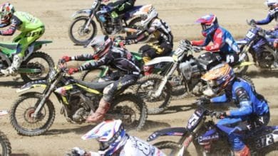 Il famoso spettacolo a Santa Barbara sfida il gran caldo e 170 piloti si contendono i punti per il campionato di motocross. 1 Lo spettacolo al Santa Barbara è più forte del gran caldo e in 170 si giocano i punti per il campionato motocross