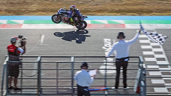 SBK Francia, anche il trionfo di Razgatlioglu nella Superpole Race. Sconfitta per la Ducati. 1 SBK Francia, anche la Superpole Race a Razgatlioglu. Pasticcio Ducati