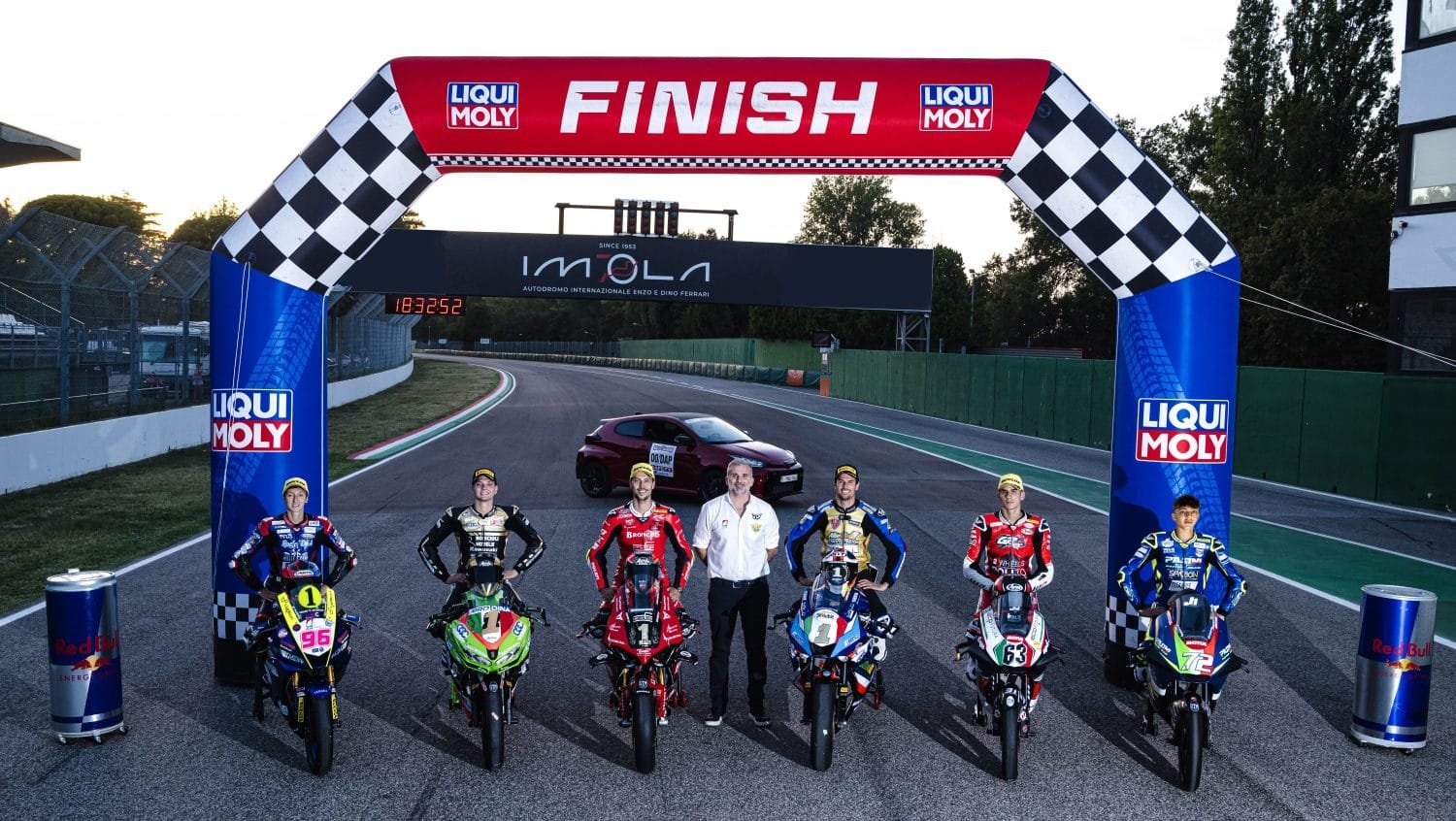 CIV. Zanetti (Superbike) e Ponziani (CIV Femminile) si laureano Campioni italiani a Imola 1 CIV. Zanetti (Superbike) e Ponziani (CIV Femminile) Campioni italiani a Imola