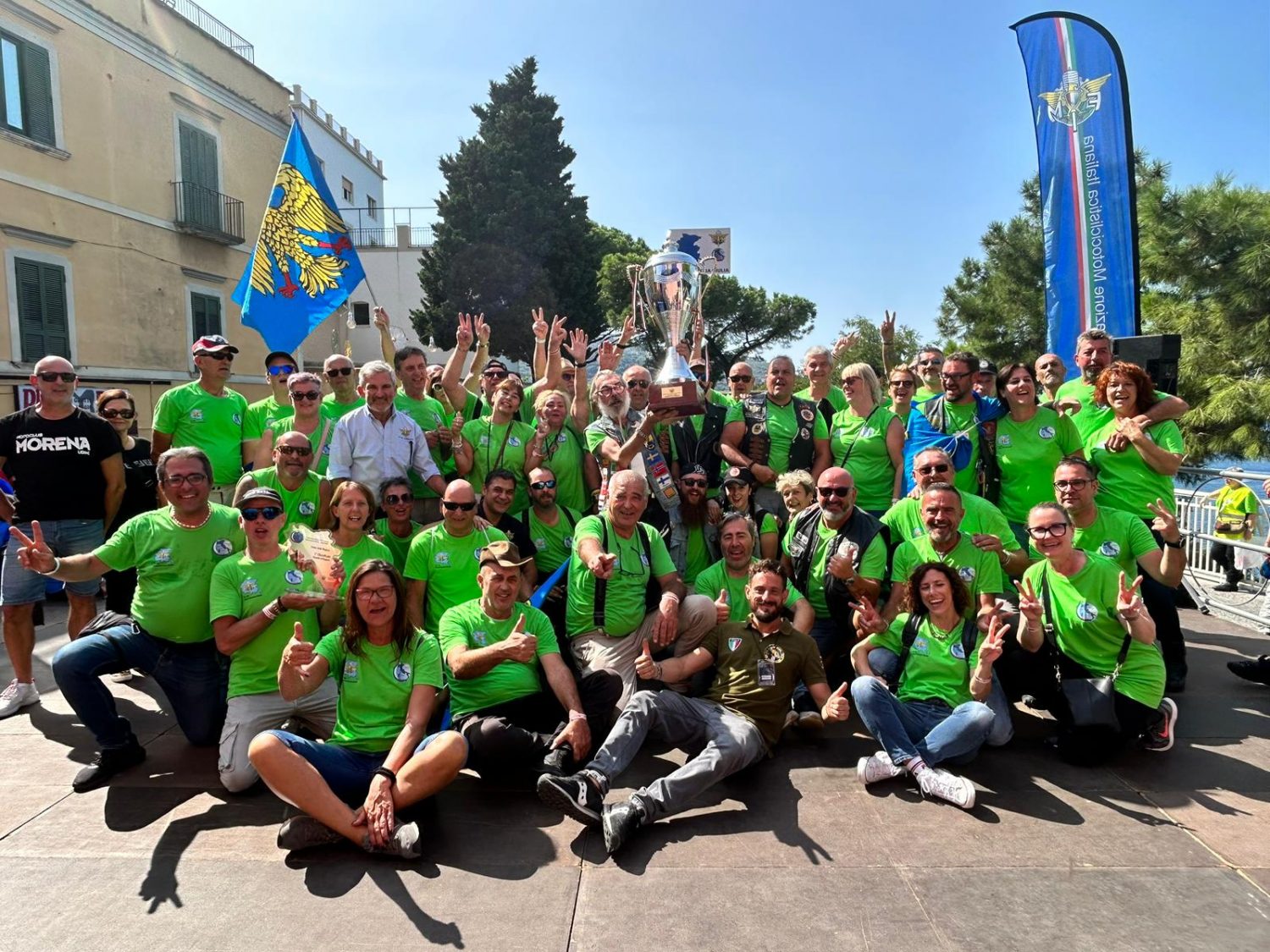Il Friuli Venezia Giulia alza al cielo la coppa del Trofeo delle Regioni Mototurismo